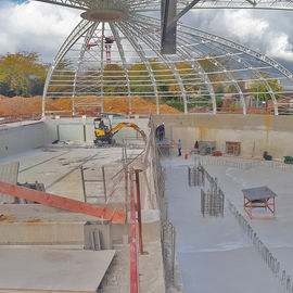 Venez découvrir les travaux de la piscine en images.