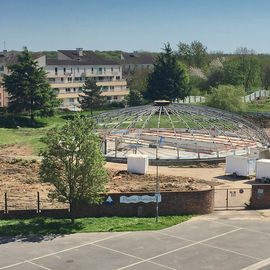 Venez découvrir les travaux de la piscine en images.