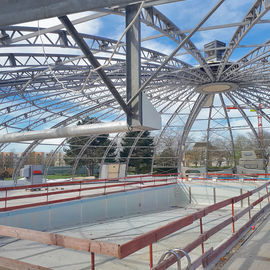 Venez découvrir les travaux de la piscine en images.