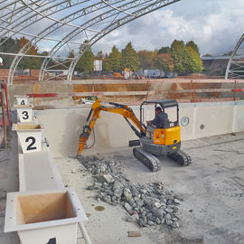 Venez découvrir les travaux de la piscine en images.